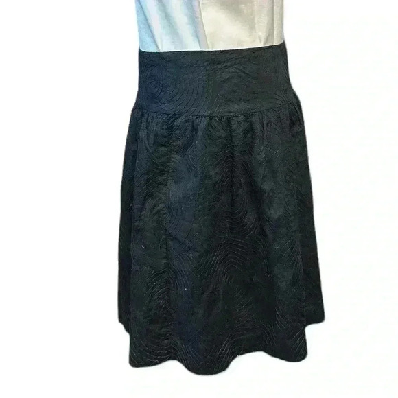 Gap Pleated Black Skirt with Pockets Embroidered detail Size 6 - Picture 3 of 5